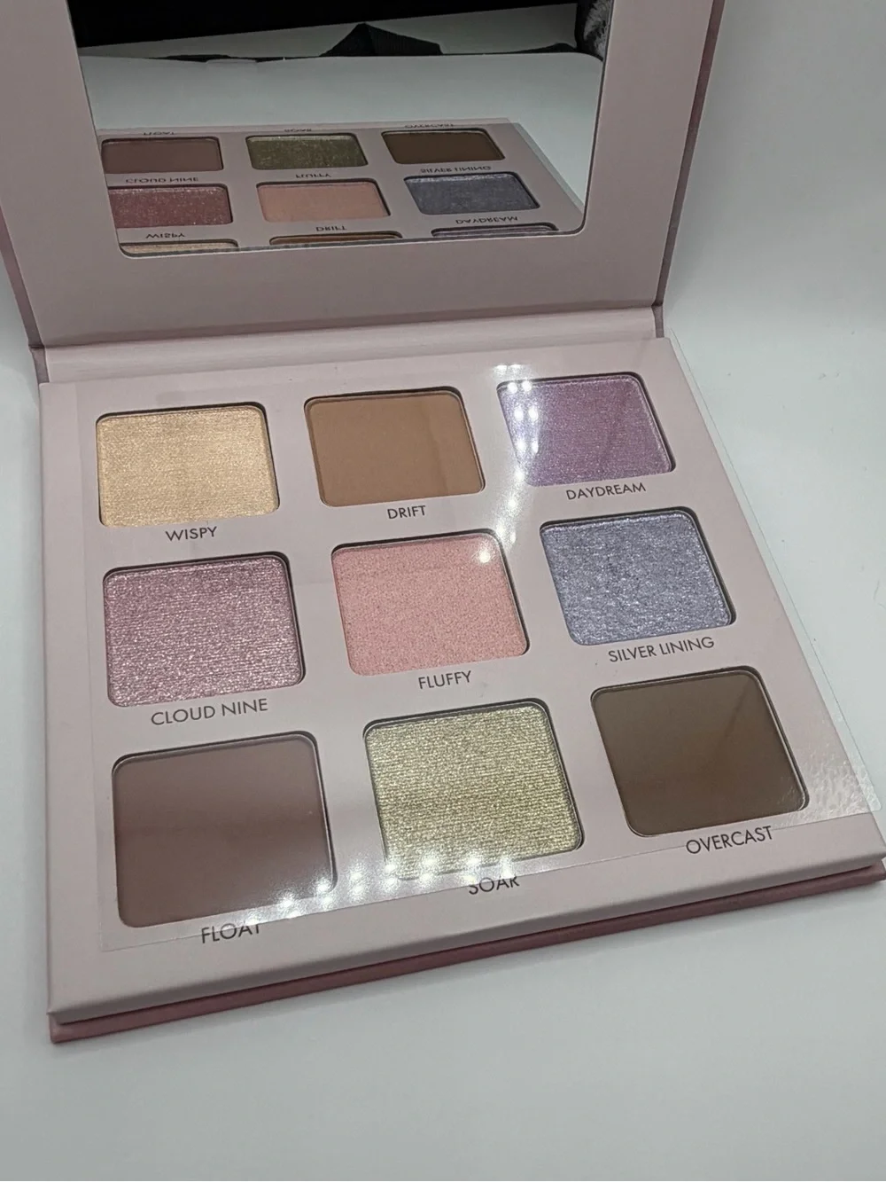Wander Beauty In The Clouds Eyeshadow Palette